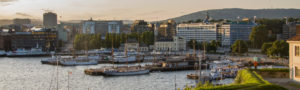 Vue sur Oslo, en début de soirée, depuis la rampe du fort Akershus