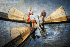 Pêcheurs artistes, sur le lac Inlé, Birmanie
