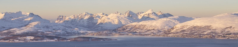 Montagnes enneigées à Tromso, Norvège