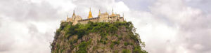 Mont Popa, Bagan, Myanmar