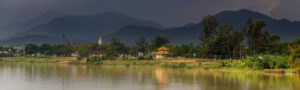 Vue sur la rivière des parfums, Song Huong, depuis la pagode céleste Thien Mu, Hue, Vietnam