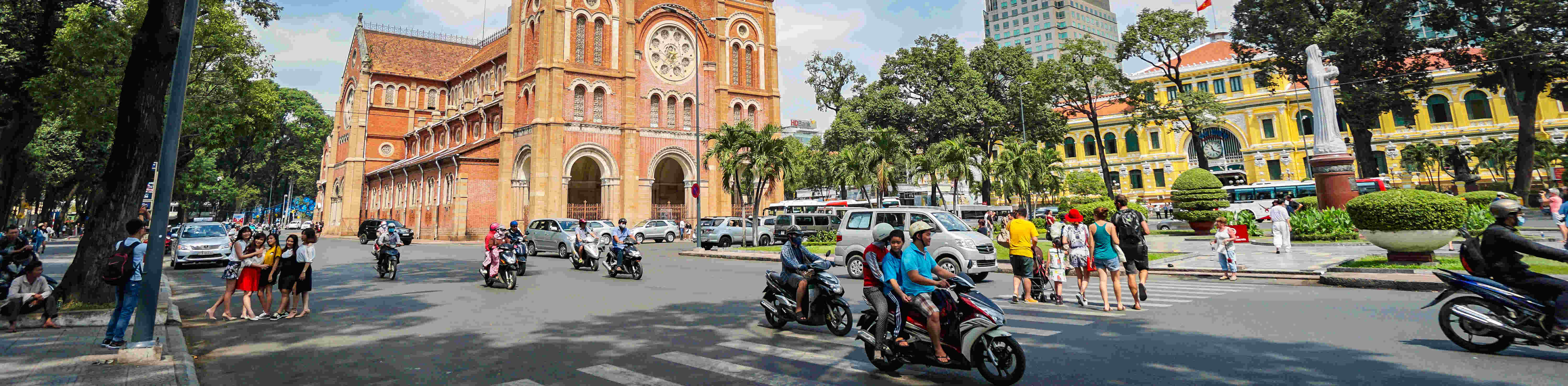 Rue des bâtiments Notre Dame et la Poste, Saigon, Ho Chi Minh ville, Vietnam