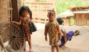Enfants dans le village de Muang La, laos
