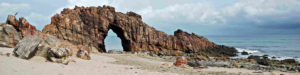 Rocher percé à Jericoacoara, Brésil